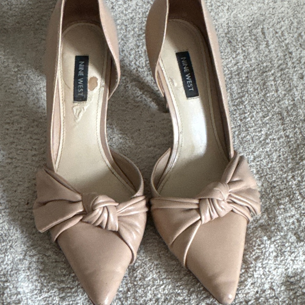 Nine West Women's Beige Knotted Bow Heels